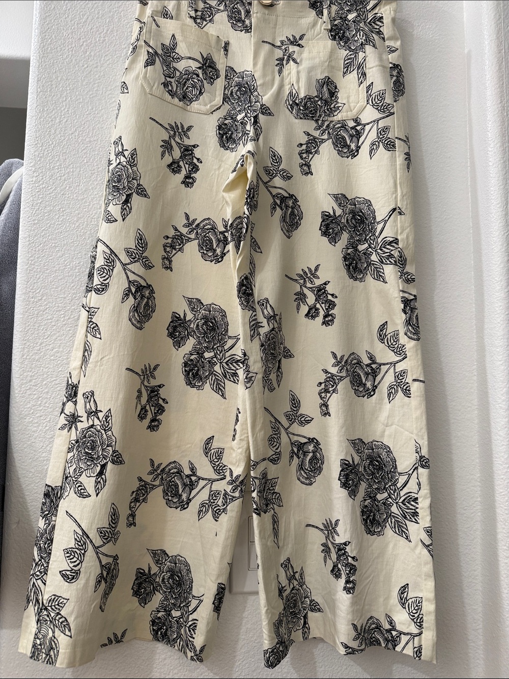 Jules & Leopold Cream Skirt with Black Floral Print